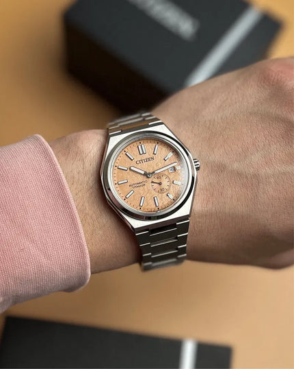 Citizen small seconds: elegancija losos boje
